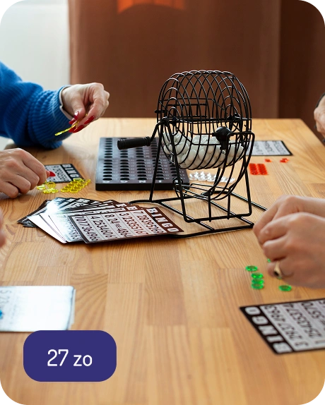 mensen die bingo spelen close up